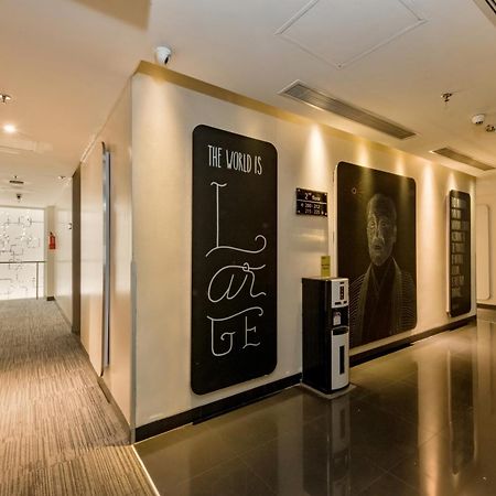 Отель Maxone Premier Melawai Джакарта Экстерьер фото