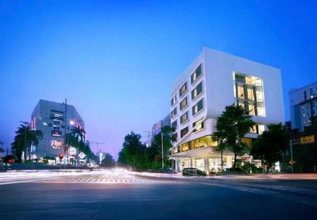 Отель Maxone Premier Melawai Джакарта Экстерьер фото